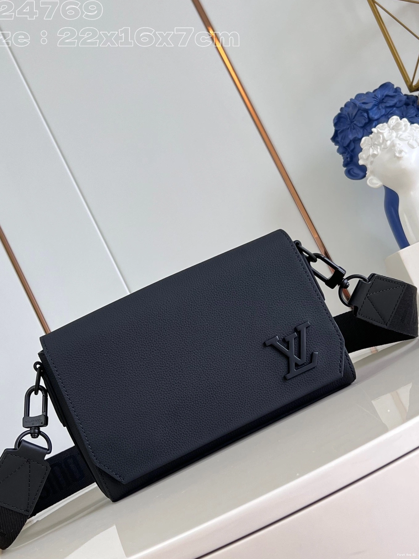 First bag ru LOUIS Messenger Takeoff VUITTON PM-22*16.5*7CM 0731
